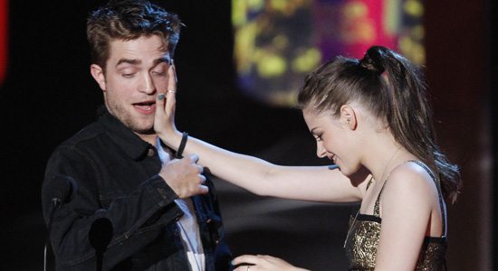 Actors Pattinson and Stewart accept the award for best kiss at the 2010 MTV Movie Awards in Los Angeles